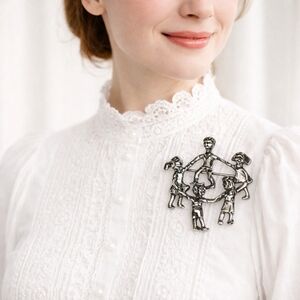 Vintage Sterling‎ children circle game brooch